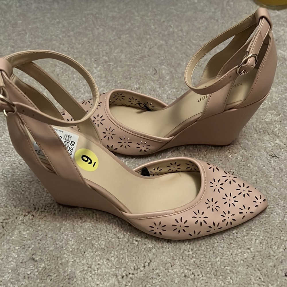 Pale pink wedge heel with ankle strap - Picture 4 of 4